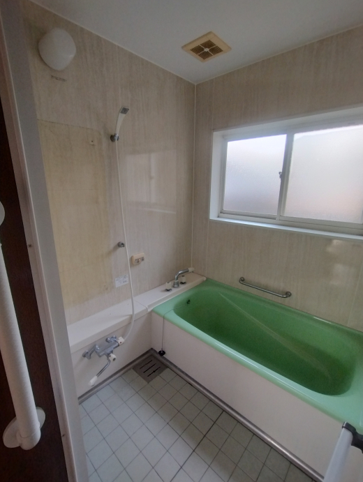 【RENT】甲州市塩山下於曽「レトロかわいい駅の近くの森のわき」70,000円/月 (8DK/102.44㎡)