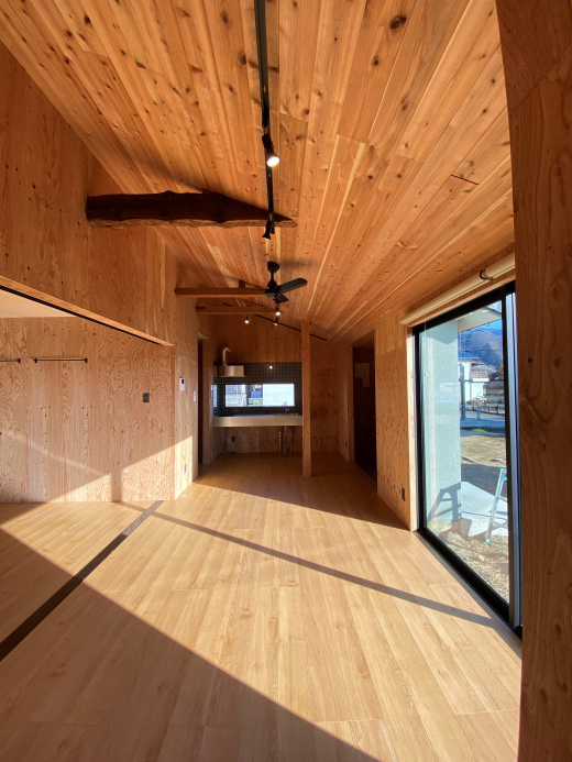 【RENT】木の香りを愉しむ平屋戸建「The Simplest Enzan 白の小屋」82,000円/月 大人のための1LDK (元2DK/42.23㎡)