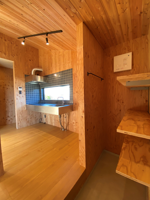 【RENT】木の香りを愉しむ平屋戸建「The Simplest Enzan 白の小屋」82,000円/月 大人のための1LDK (元2DK/42.23㎡)