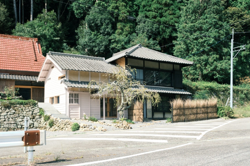 【愛知県・岡崎市】日本酒が生まれる里山へ 神水の「脈」をつむぐ一棟貸しの宿