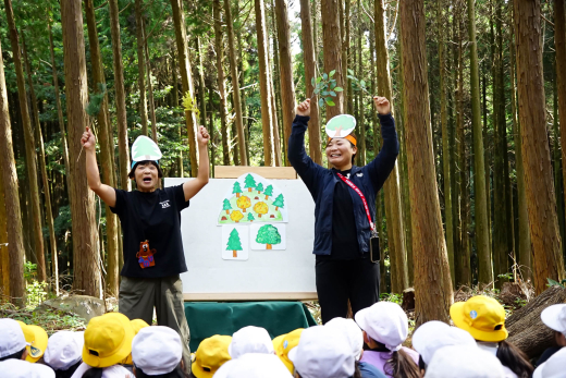 【鹿児島県出水市】森を舞台に江内らしい教育を学校とともにつくる「森の遠足」 ／ 株式会社WOODLIFE 代表取締役・中尾雄基さん × 江内小学校 豊島校長・染谷教頭