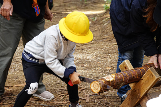 【鹿児島県出水市】森を舞台に江内らしい教育を学校とともにつくる「森の遠足」 ／ 株式会社WOODLIFE 代表取締役・中尾雄基さん × 江内小学校 豊島校長・染谷教頭