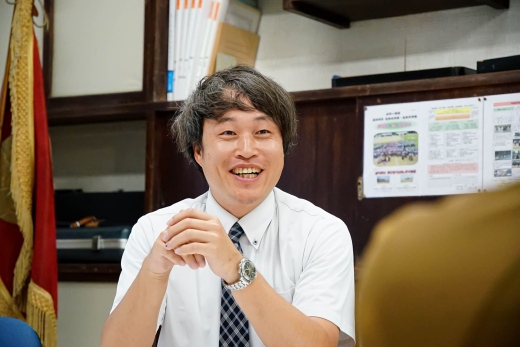 【鹿児島県出水市】森を舞台に江内らしい教育を学校とともにつくる「森の遠足」 ／ 株式会社WOODLIFE 代表取締役・中尾雄基さん × 江内小学校 豊島校長・染谷教頭