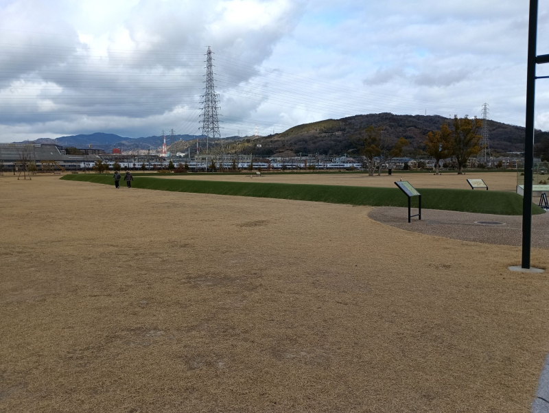 令和人、弥生環濠（かんごう）と昭和建築を楽しむ｜安満（あま）遺跡公園