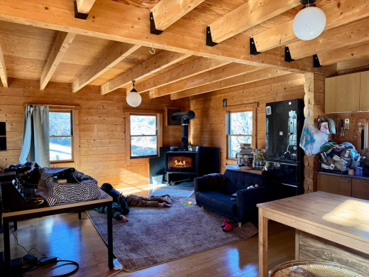 ログハウスと薪ストーブの不可分な関係(土地821㎡・建物102.5㎡・2850万円) / 山梨県北杜市武川町山高