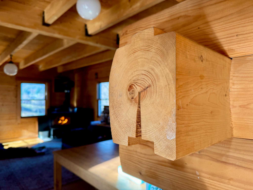 ログハウスと薪ストーブの不可分な関係(土地821㎡・建物102.5㎡・2850万円) / 山梨県北杜市武川町山高