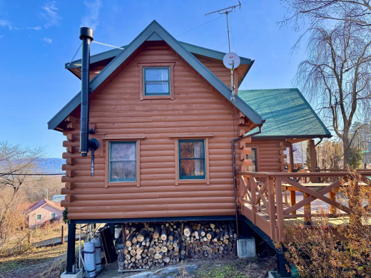 ログハウスと薪ストーブの不可分な関係(土地821㎡・建物102.5㎡・2850万円) / 山梨県北杜市武川町山高