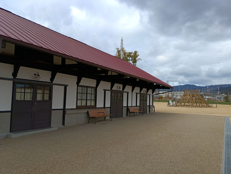 令和人、弥生環濠（かんごう）と昭和建築を楽しむ｜安満（あま）遺跡公園
