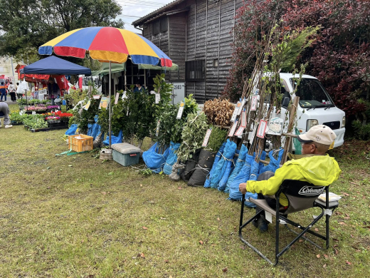 【鹿児島県日置市】時代の流れに応じスタイルを変えながら、100年以上続くイベント『永吉蓑笠市』