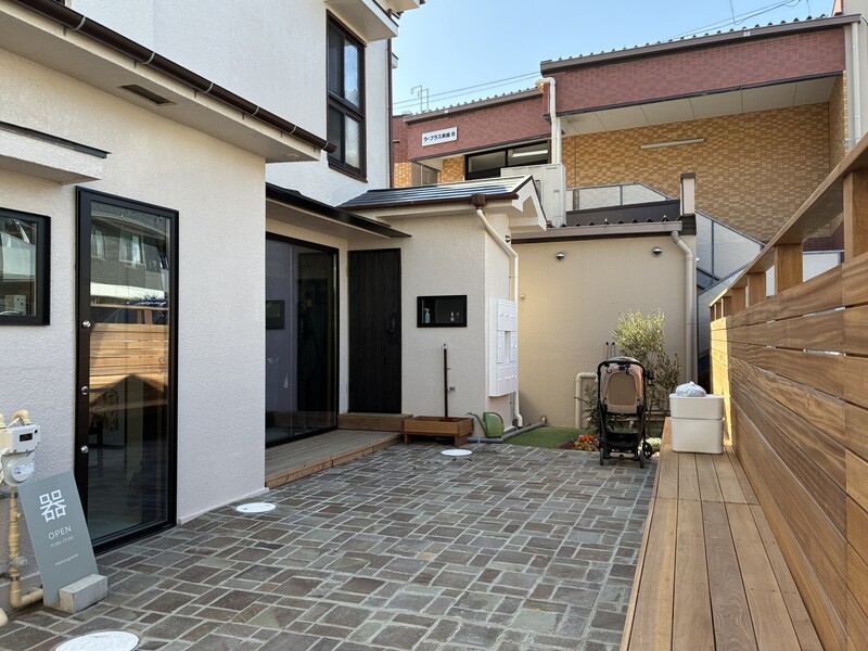 鎌倉市御成町｜小商いの集まりが生み出す新しい価値、「とすいハウス」をめぐる