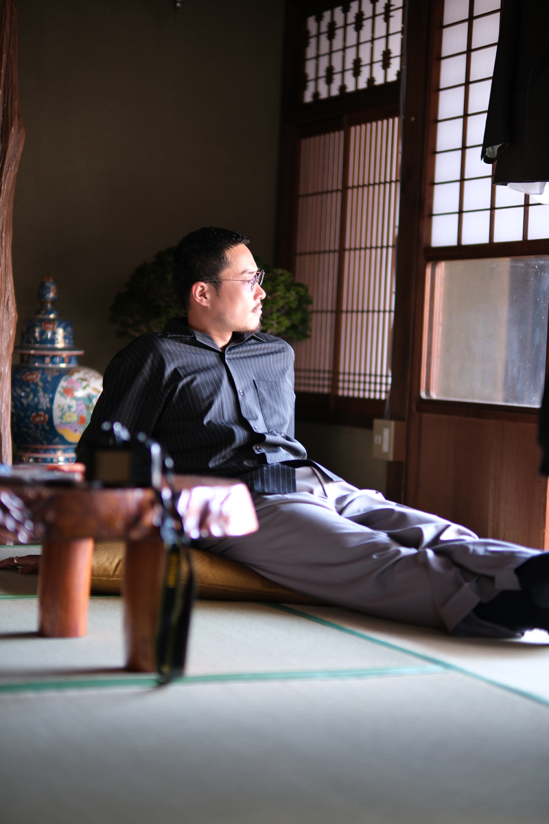 『ただ、漢臭く』築90年の古民家で背広を仕立てる/背広屋 暁