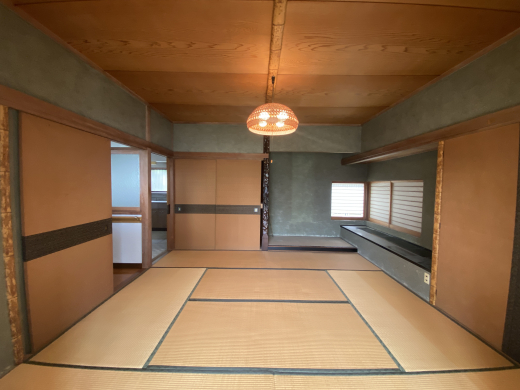 【SALE】「松の門かぶりを抜けたさきに広がる庭園のある平屋（離れ付き）」4DK＋別棟2K（建物92.07m²/土地810.47m²）/甲州市塩山上於曽 1,230万円