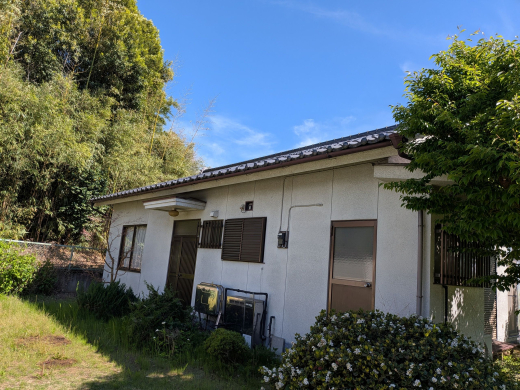 【SALE】「松の門かぶりを抜けたさきに広がる庭園のある平屋（離れ付き）」4DK＋別棟2K（建物92.07m²/土地810.47m²）/甲州市塩山上於曽 1,230万円