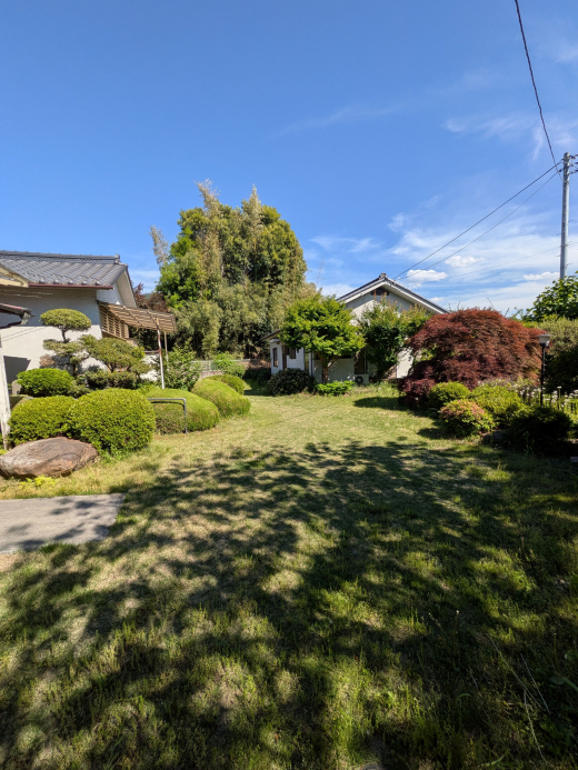 【SALE】「松の門かぶりを抜けたさきに広がる庭園のある平屋（離れ付き）」4DK＋別棟2K（建物92.07m²/土地810.47m²）/甲州市塩山上於曽 1,230万円