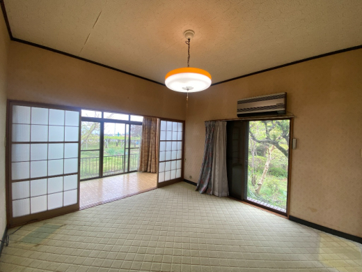 【SALE】「松の門かぶりを抜けたさきに広がる庭園のある平屋（離れ付き）」4DK＋別棟2K（建物92.07m²/土地810.47m²）/甲州市塩山上於曽 1,230万円