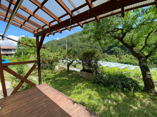 【SALE】「数々の果樹と花に囲まれた”今すぐ住める”コンパクト一軒家」 2SLDK（建物71.21m²/土地669.63m²）/山梨市牧丘町西保中 1,050万円