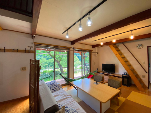 【SALE】「数々の果樹と花に囲まれた”今すぐ住める”コンパクト一軒家」 2SLDK（建物71.21m²/土地669.63m²）/山梨市牧丘町西保中 1,050万円