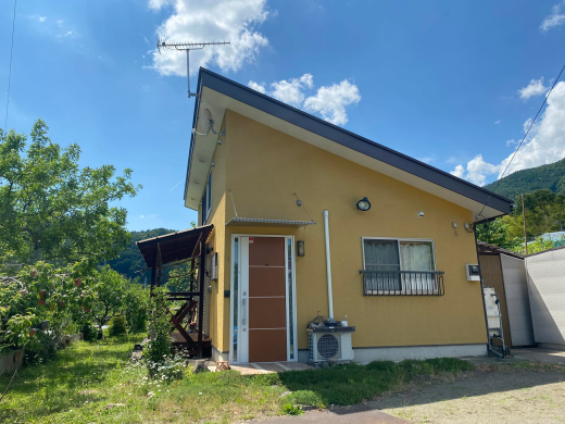 【SALE】「数々の果樹と花に囲まれた”今すぐ住める”コンパクト一軒家」 2SLDK（建物71.21m²/土地669.63m²）/山梨市牧丘町西保中 1,050万円